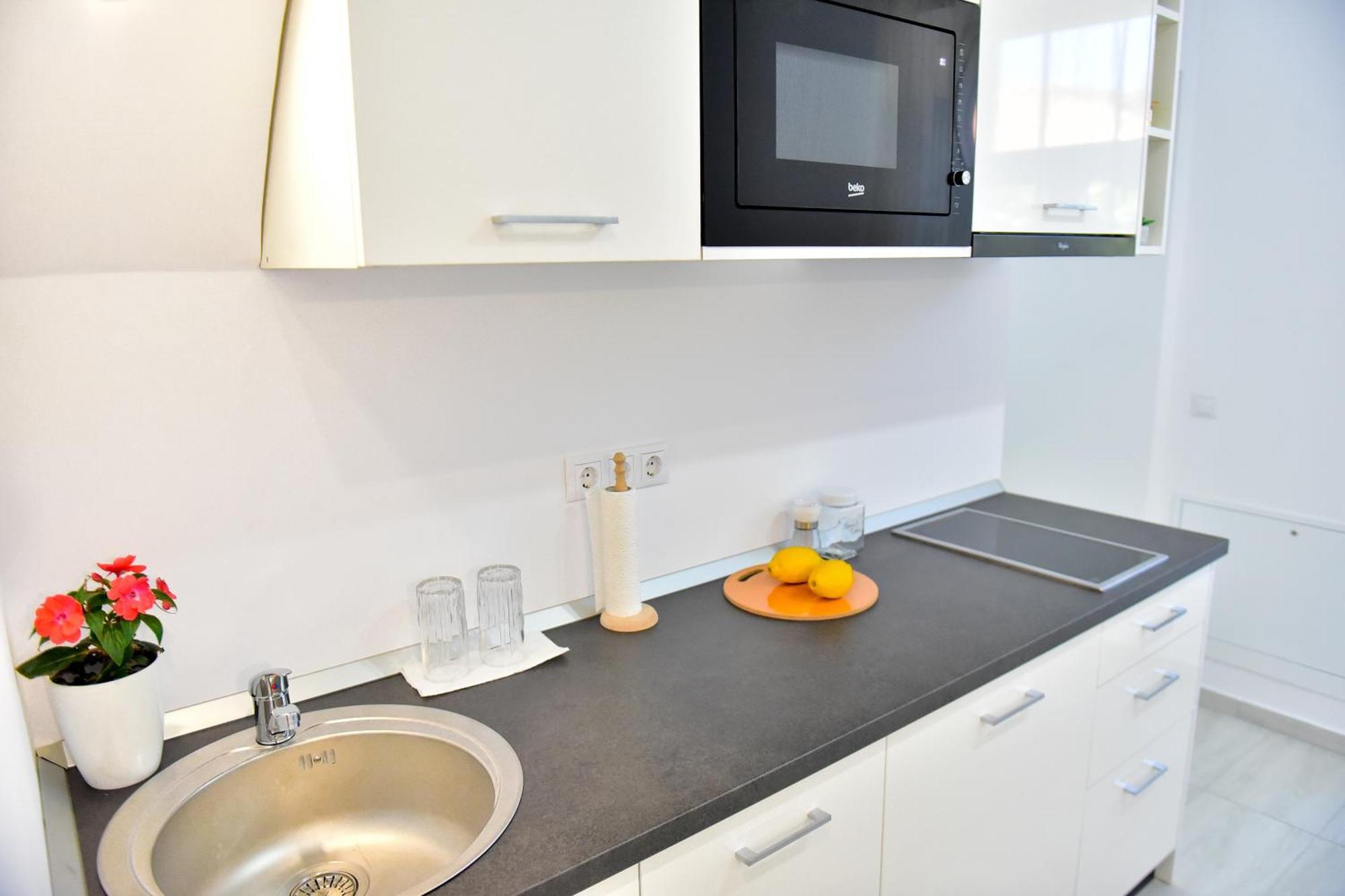 White House & Jacuzzi Apartment Sibiu Exterior photo